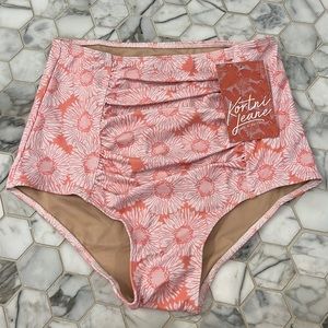 New with tags kortni jeane  ruched swim bottoms